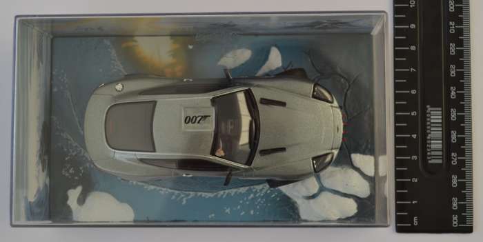 James Bond 007 Aston Martin DBS - Quantum of Solace Model Car Scale 1:43 as per photo