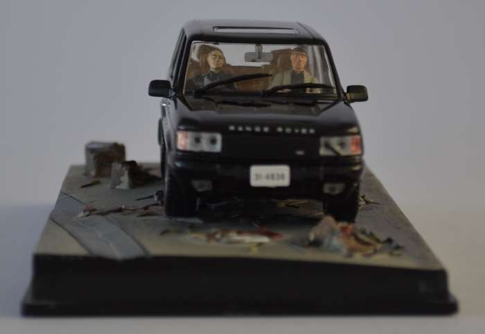 James Bond 007 Range Rover- Tomorrow Never Dies Model Car Scale 1:43 as per photo
