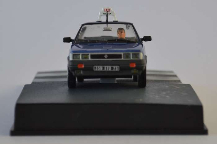James Bond 007 Renault 11 - A View to a Kill Model Car Scale 1:43 as per photo