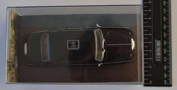 James Bond 007 Daimler Limousine - Casino Royale Model Car Scale 1:43 as per photo