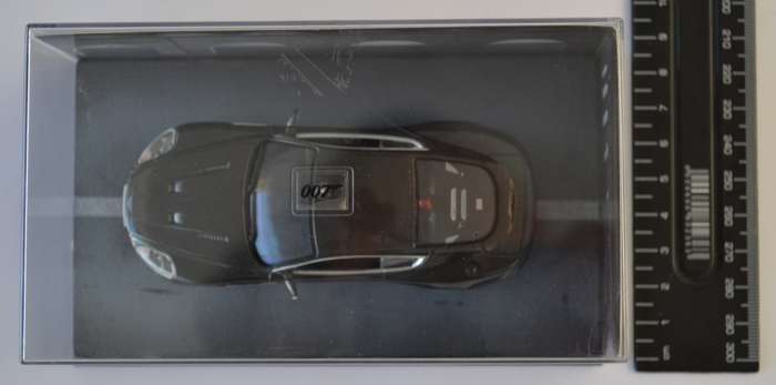 James Bond 007 Aston Martin DBS - Quantum of Solace Model Car Scale 1:43 as per photo
