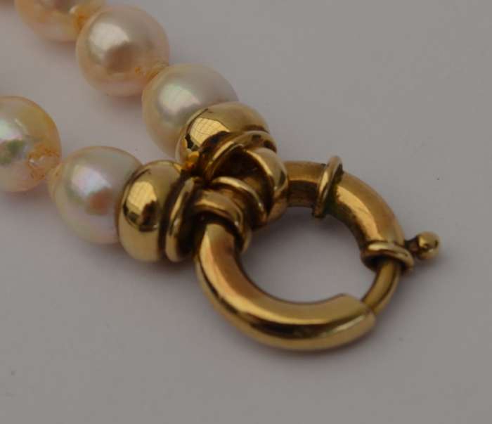 9k Gold Vintage String of Pearls 50cm weight 27g as per photo