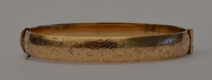 Vintage 9k Metal Core Bangle as per photo