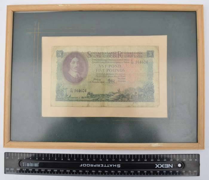 Framed MH De Kock SA 5 Pounds Banknote as per photo