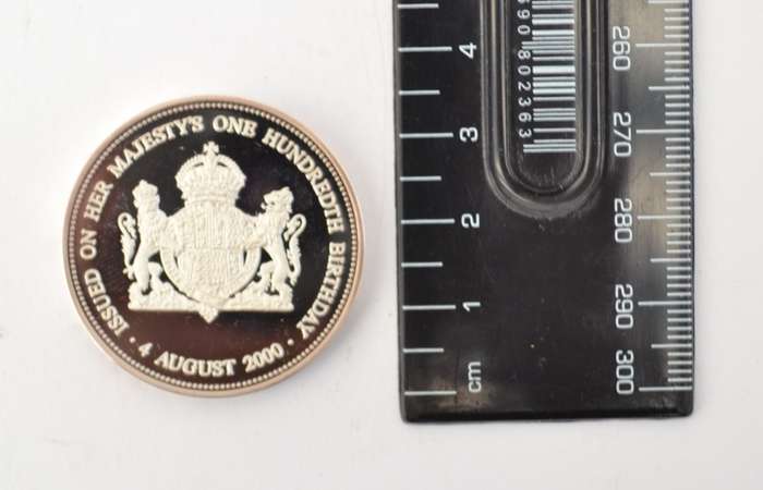 1 Oz Silver Her Majesty Queen Elizabeth The Queen Mother 100th Birthday Medallion as per photo