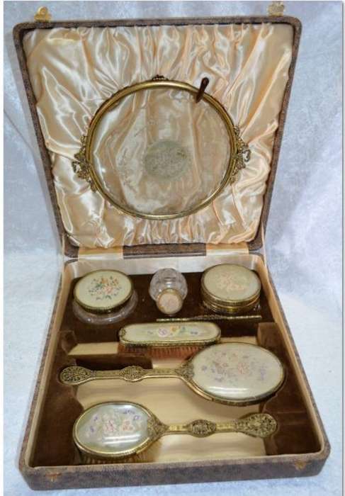 Reserved for Thaidu VINTAGE VANITY SET - from SUEZYT