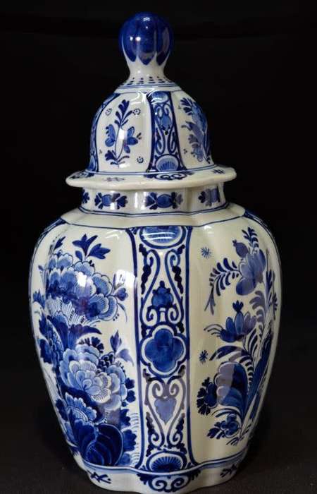 LARGE DELFT LIDDED GINGER JAR - from SUEZYT