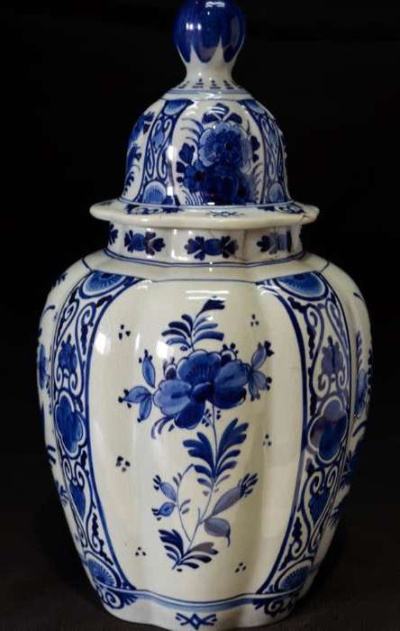 LARGE DELFT LIDDED GINGER JAR - from SUEZYT