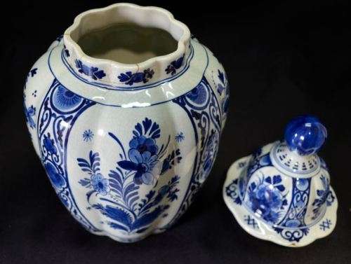 LARGE DELFT LIDDED GINGER JAR - from SUEZYT