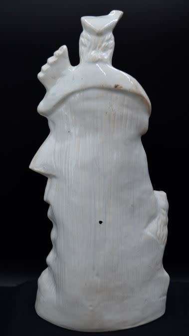 ANTIQUE STAFFORDSHIRE FIGURINE OF SCOTSMAN WITH BAGPIPES - from SUEZYT