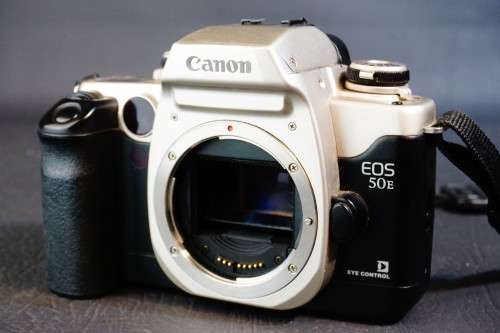 CANON EOS 50E 35mm SLR Film Camera Body Eye Controlled Auto Focus  **Great Condition**