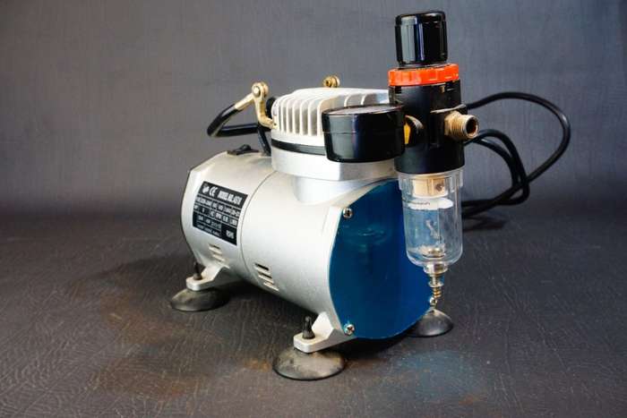 Air Craft Compressor For Airbrushing 1 Cylinder With Regulator & Filter As18-2 **Great Condition**