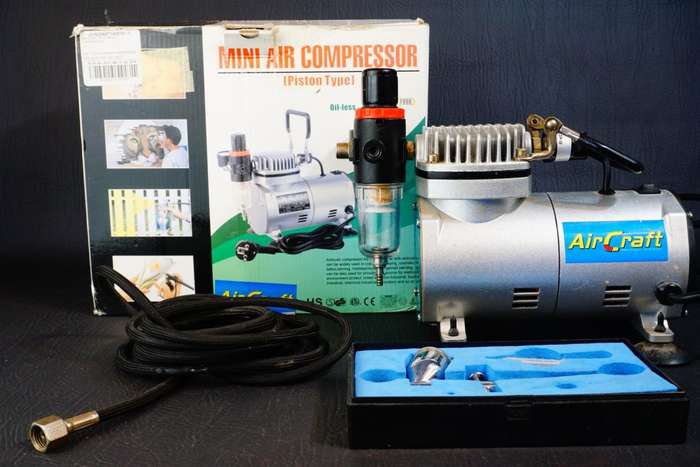 Air Craft Compressor For Airbrushing 1 Cylinder With Regulator & Filter As18-2 **Great Condition**
