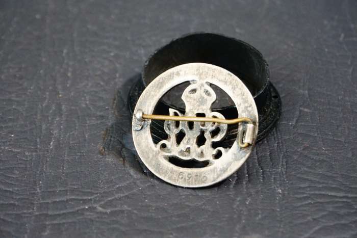 WW1 Sterling Silver War Badge `For King & Empire - Services Rendered` **Great Condition**