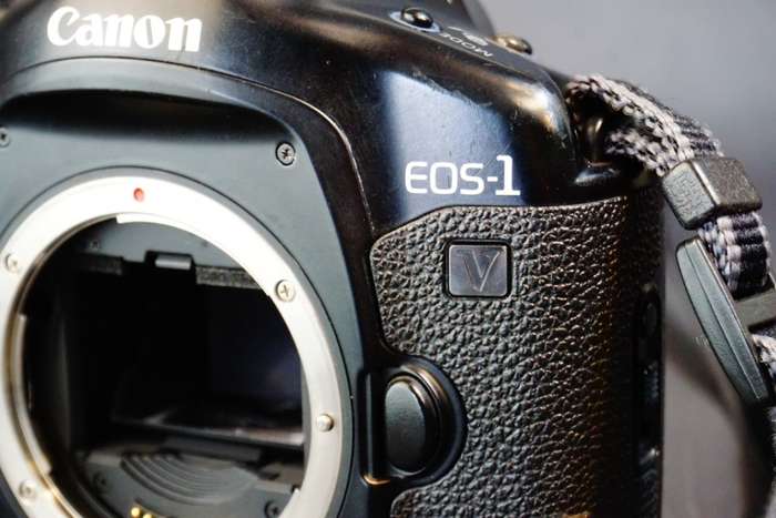 Canon EOS 1V Pro Level 35mm SLR Film Camera Body  **Great Condition**