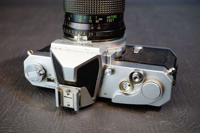 Nikon Nikkormat 35mm SLR Camera with Vivitar 28mm F2.5 Lens  **Good Condition**