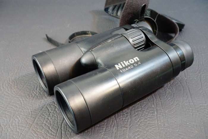 NIKON 10X42 5.4 deg binoculars **Needs Cleaning**