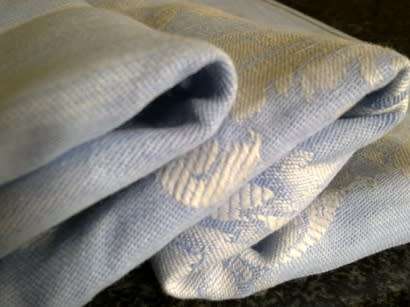 Gorgeous large vintage blue Damask linen tablecloth & 6 dinner serviettes