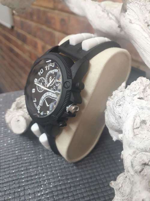 Large Quarts Watch Silicone Strap Black and White