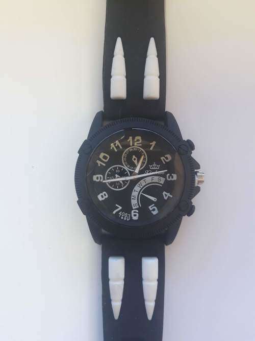 Large Quarts Watch Silicone Strap Black and White