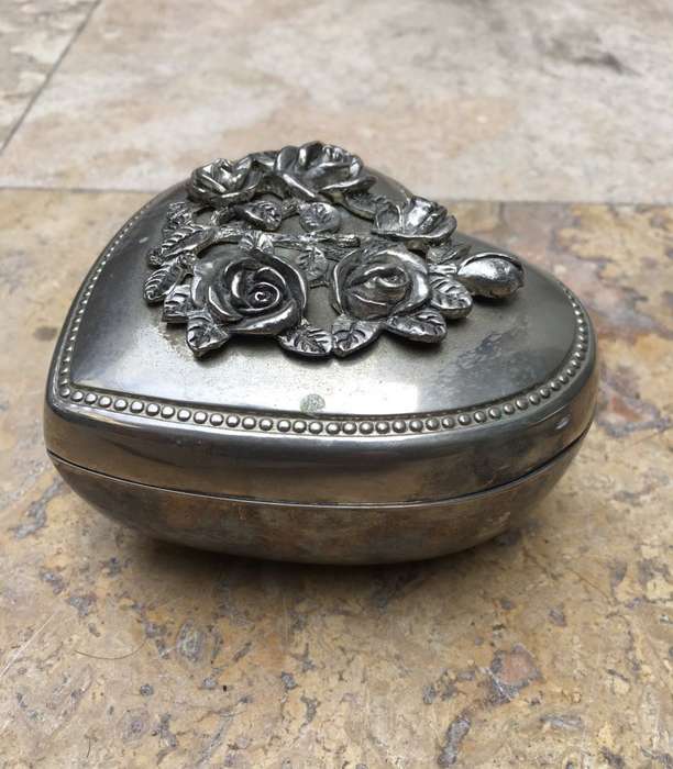 heart shaped rose princess jewelery box