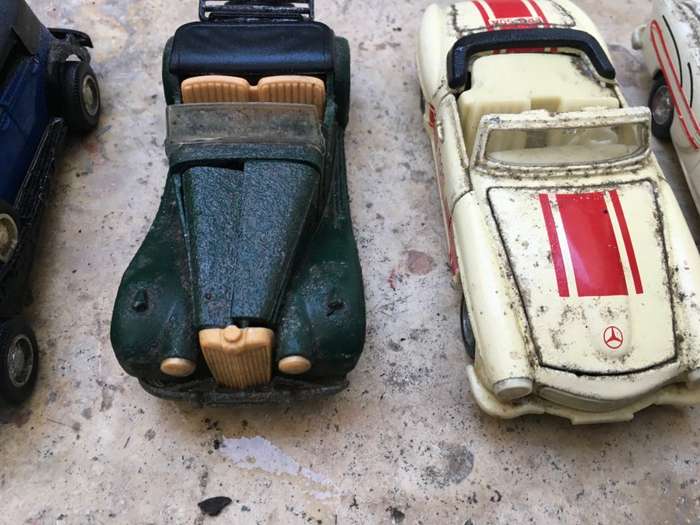 old lot of 10 diecast cars tlc