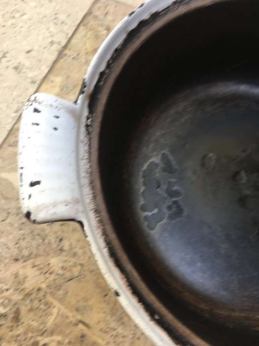 vintage cast iron FE Belgium pot 39 B