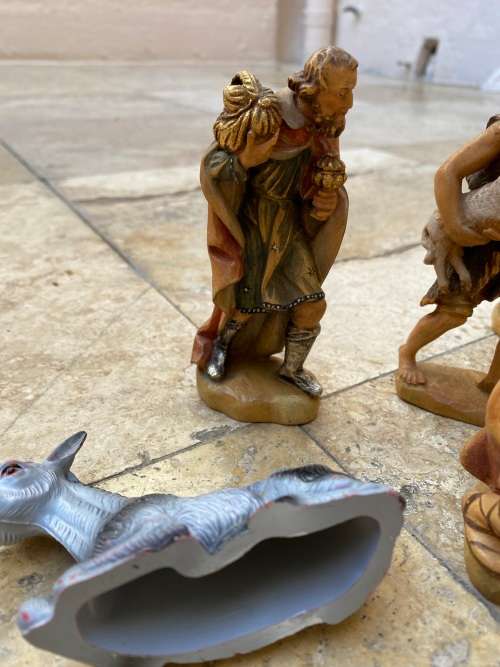vintage nativity set ANRI  6 figures figurines , porcelain Jesus and pvc horse