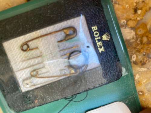 SUPER RARE VINTAGE ROLEX NEEDLE and SAFETY PIN SET IN ORIGINAL VINYL WALLET