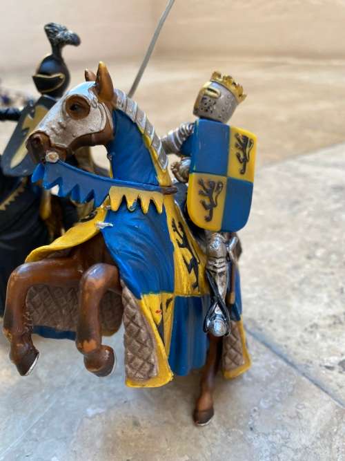 vintage schleich medieval knights and horse pair with one foot soldier figure figures lot 2003