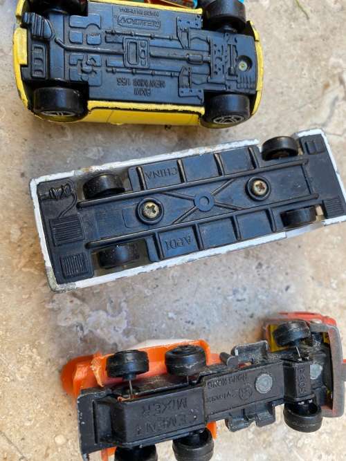vintage lot of diecast cars in storage case , realtoy matchbox hot wheels mixed lot 11