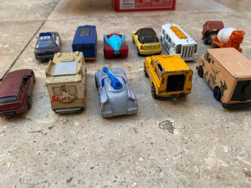 vintage lot of diecast cars in storage case , realtoy matchbox hot wheels mixed lot 11
