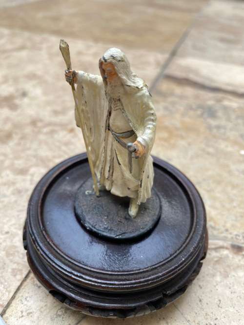 Gandalf the white nlp 2003 Lord of the rings figure on wood pedestal