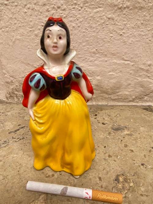 rare Beswick Snowhite gold stamp  disney snow white series 1954 figurine