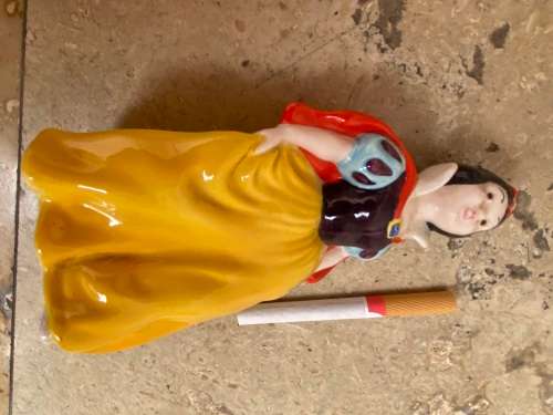 rare Beswick Snowhite gold stamp  disney snow white series 1954 figurine