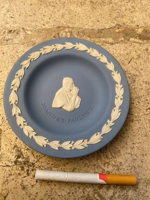 Wedgewood blue Joannes Pavlvs round pin dish plate