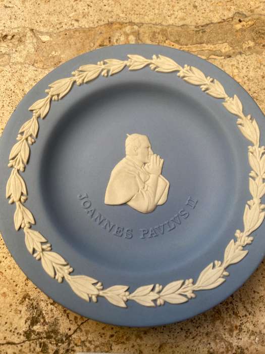 Wedgewood blue Joannes Pavlvs round pin dish plate