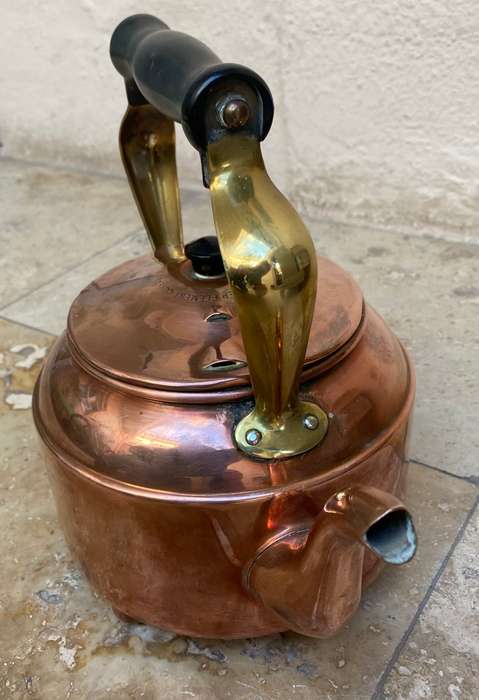 Vintage copper and brass footed kettle GEC made in England