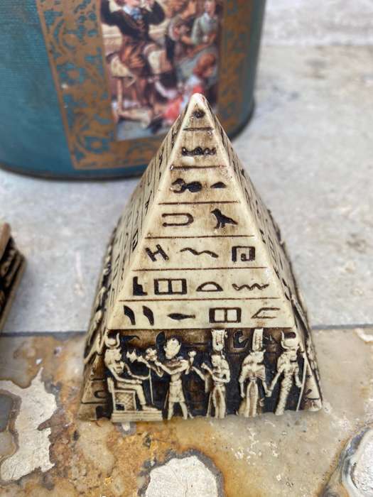 Vintage Egypt pharaoh pyramid pair stone