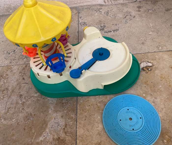 Vintage Fisher Price Carousel  170 With one record working