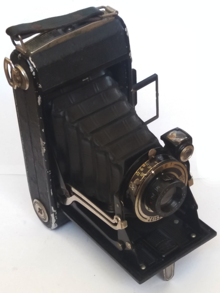 ZEISS IKON folding camera model Bob 510/2 Nettar-Anastigmat Lens 1:7.7 F10.5 cm circa 1934