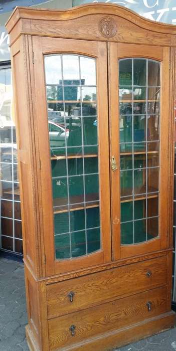 WOODEN LEAD GLASS LIBRARY CUPBOARD  /  BUYER MUST COLLECT  JHB