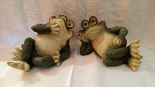 SET OF 2 FROG ORNAMENTS 18 X 12 CM