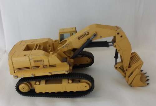 DIE CAST CONSTRUCTION MODEL BULLDOZER 22 cm long x 6.5 and 9.5 cm high x 10 cm wide