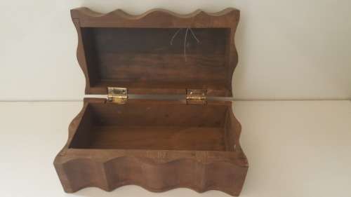 SOLID WOOD JEWELRY /  STORAGE BOX 20 X 11 X 8 CM