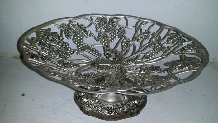 Metal Pedestal Fruit Bowl 15 x 11 cm