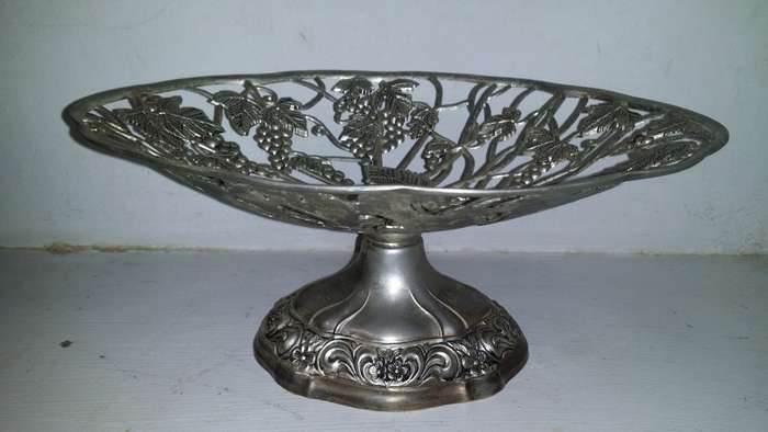Metal Pedestal Fruit Bowl 15 x 11 cm