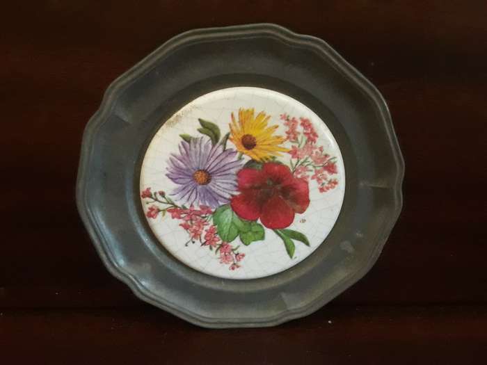 Metal and Porcelain Flower Wall Decall 10 cm