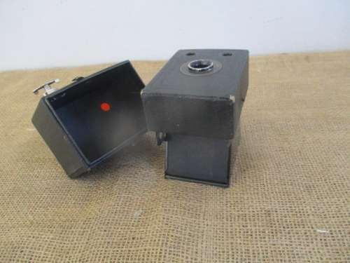 Antique Kodak Six-20 Popular Brownie Box Camera        1937 - 1938