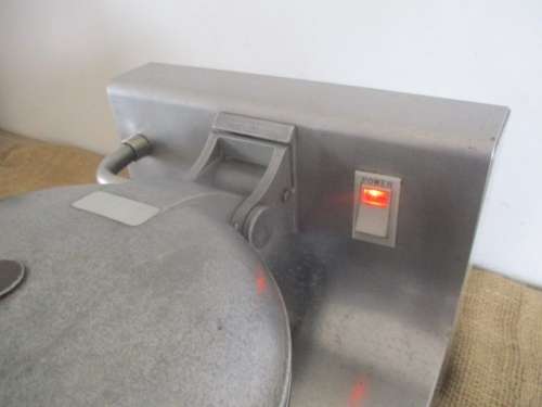 Beautiful And Popular Vintage Wells Model WB-1 Waffle Maker